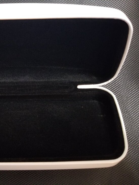 NINE WEST White Clamshell (Sun)glasses Case